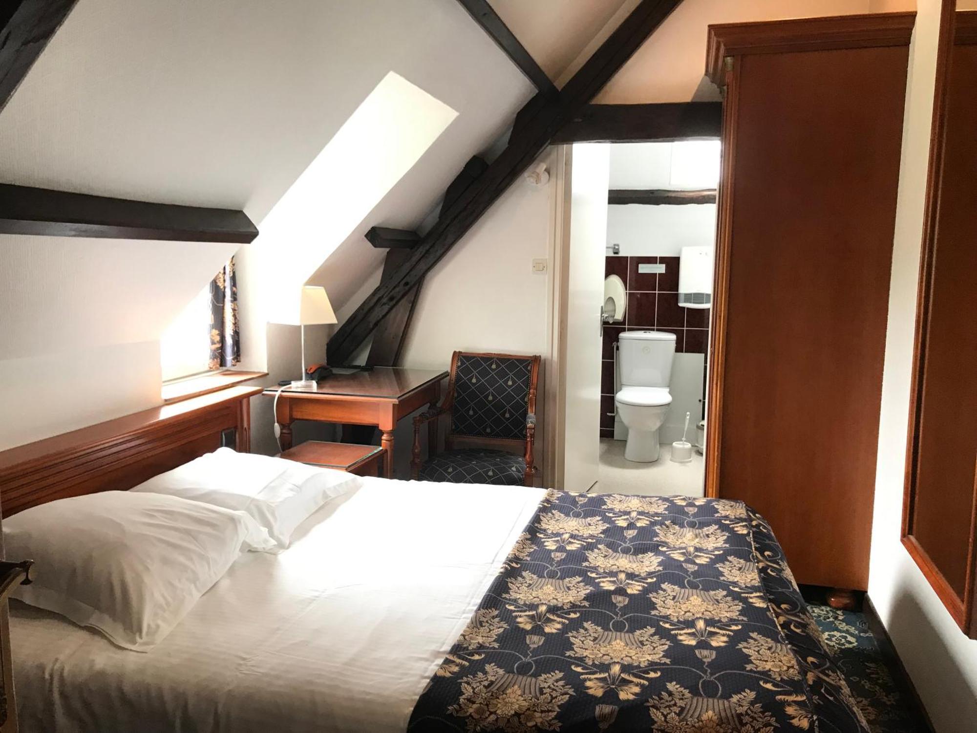 Logis Hotel & Restaurant - Le Chateau Des Tourelles 3 Etoiles Le Wast Exterior photo