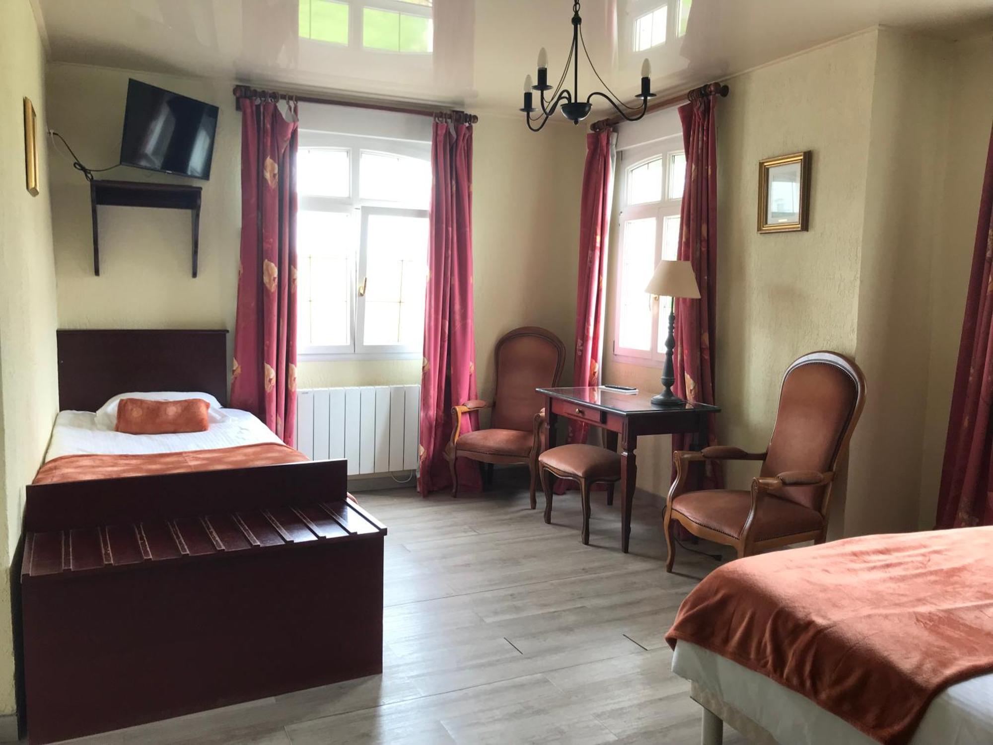 Logis Hotel & Restaurant - Le Chateau Des Tourelles 3 Etoiles Le Wast Exterior photo