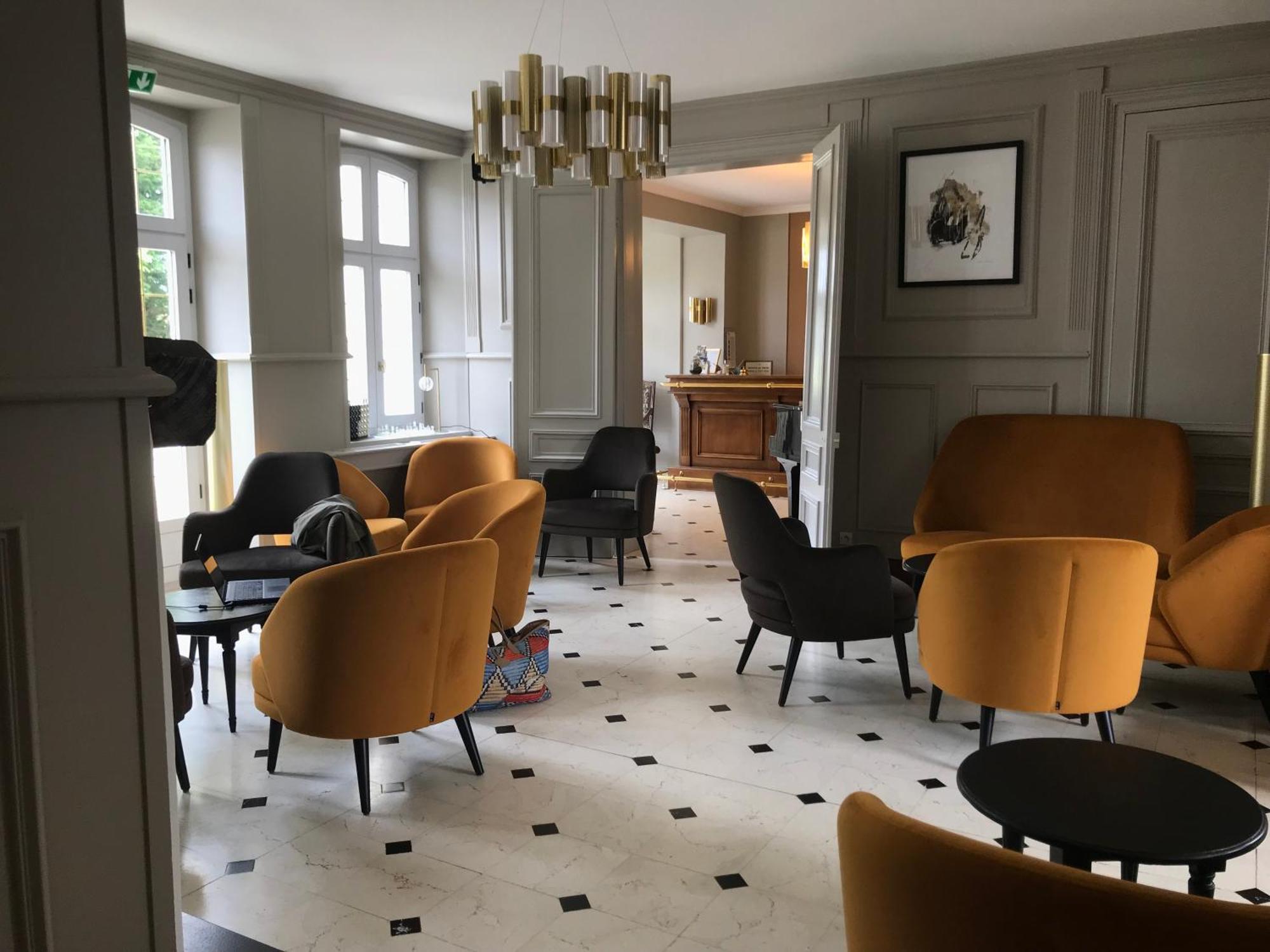 Logis Hotel & Restaurant - Le Chateau Des Tourelles 3 Etoiles Le Wast Exterior photo