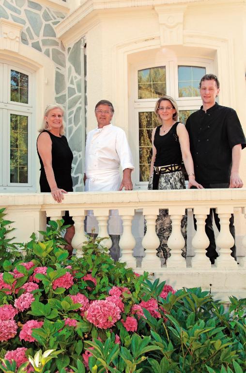 Logis Hotel & Restaurant - Le Chateau Des Tourelles 3 Etoiles Le Wast Exterior photo