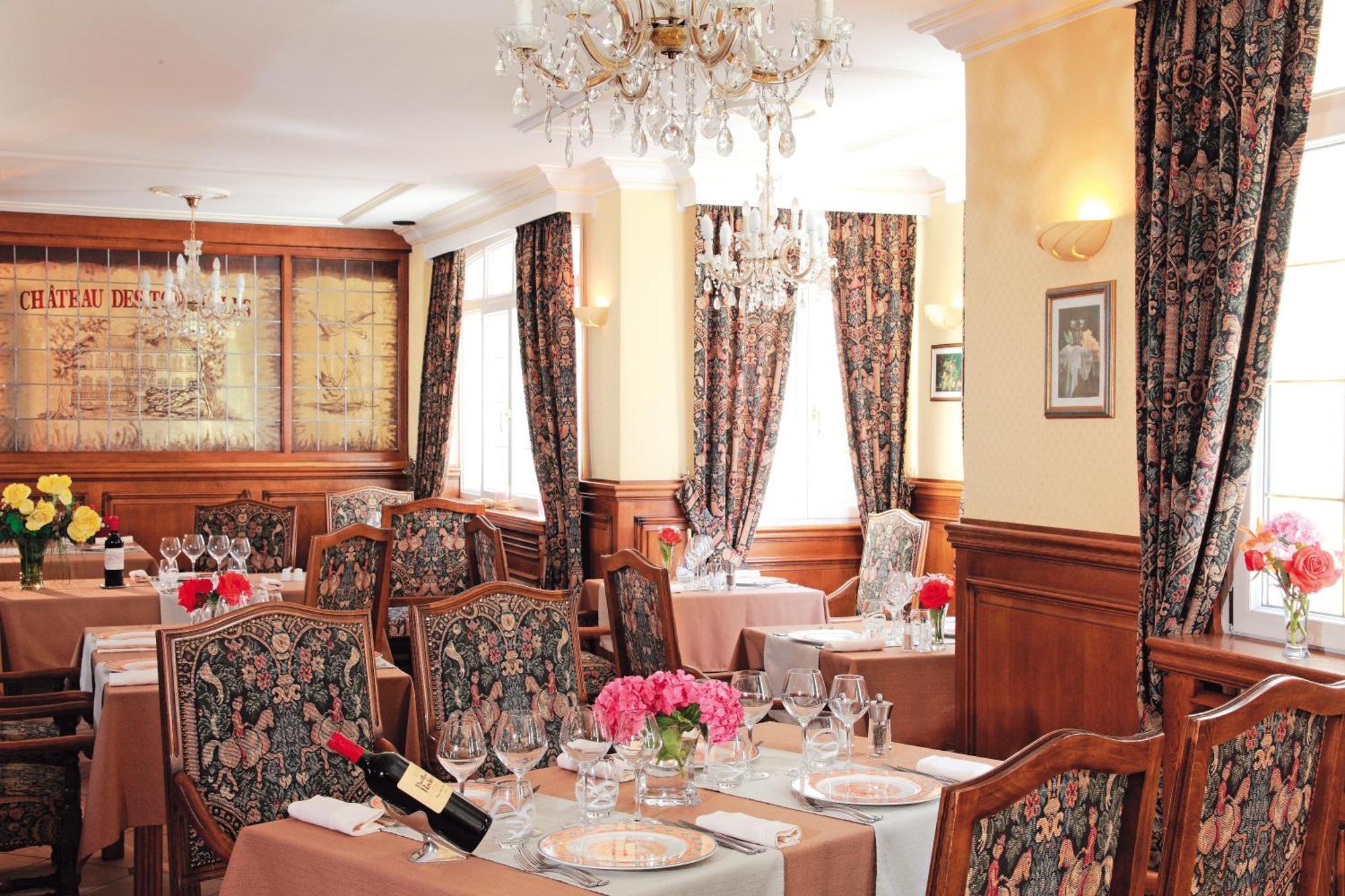 Logis Hotel & Restaurant - Le Chateau Des Tourelles 3 Etoiles Le Wast Exterior photo